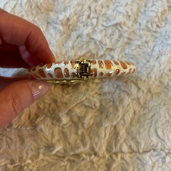 Giraffes Hinged Bracelet - Picture 3 of 9